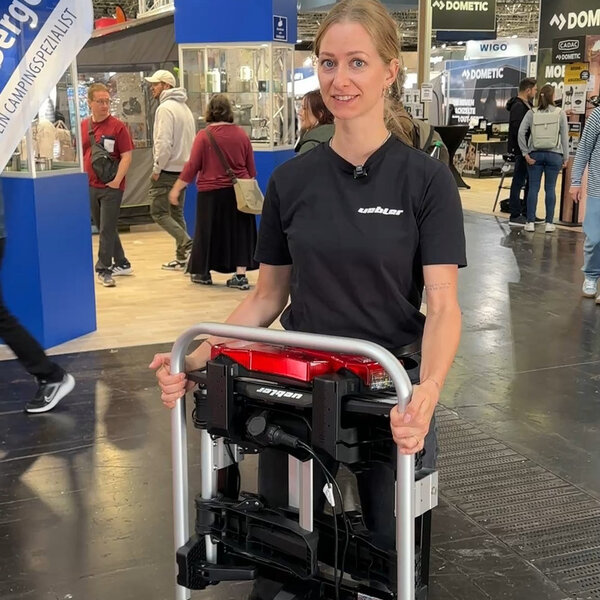 🚲 Pur și simplu montează-l, pleacă relaxat la drum! 🔧 Majoritatea suporturilor noastre de biciclete montate pe bara de remorcare sunt acum dotate cu sistemul practic de blocare iQ…